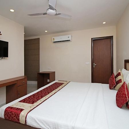 Oyo Hotel Blu Pebbles Near Delhi Airport Nueva Delhi Exterior foto