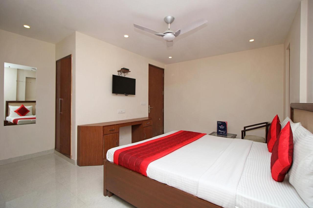 Oyo Hotel Blu Pebbles Near Delhi Airport Nueva Delhi Exterior foto