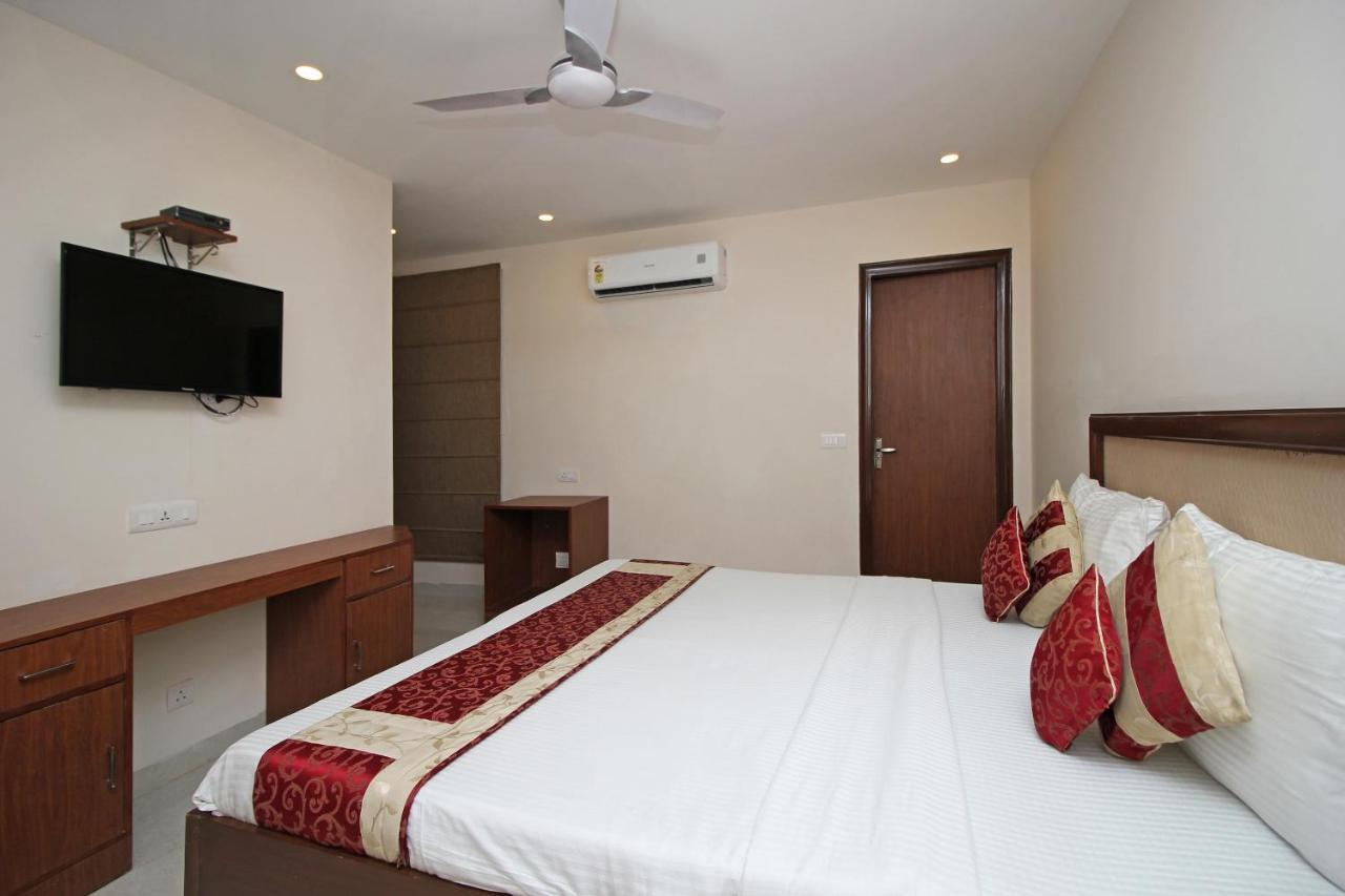 Oyo Hotel Blu Pebbles Near Delhi Airport Nueva Delhi Exterior foto
