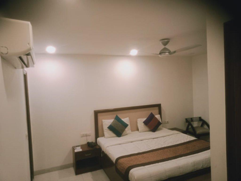 Oyo Hotel Blu Pebbles Near Delhi Airport Nueva Delhi Exterior foto